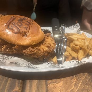 Ford's Garage Plantation - Chicken sandwich - Bars Near Me - Plantation, Florida Ford's Garage Plantation - Chicken sandwich - Bars Near Me - Plantation, Florida