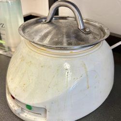 Salon 88 - Filthy Wax container