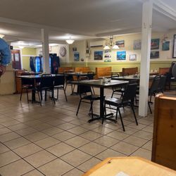 The Dinner Plate - Just a small diner feel.