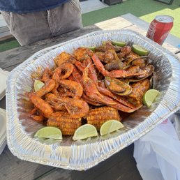 Half tray with shrimp, snow crab, and mussels. Comes with potatoes, corn, sausage, and limes. Half tray with shrimp, snow crab, and mussels. Comes with potatoes, corn, sausage, and limes.