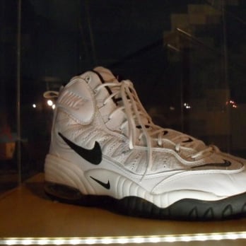 The Bata Shoe Museum - Museums Near Me - Toronto, Ontario