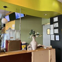 Hungry Eyes Jamaican Restaurant & Bar