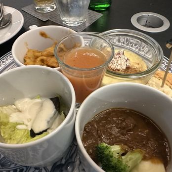 Sheraton Lisboa Hotel & Spa - Tapa snacks concierge lounge - Hotels Near Me - Lisbon, 11