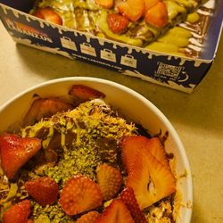 CREPANITA + SATALANA DUBAI STYLE + STRAWBERRIES