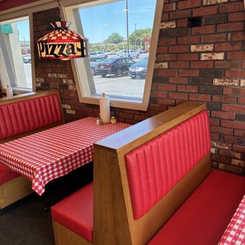 Pizza Hut - Retro booth - Pizza Near Me - Egg Harbor Township, New Jersey
