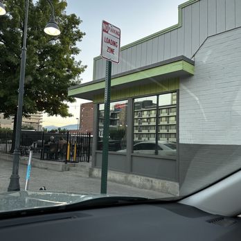 Kwok's Bistro - Outside the store with outdoor seating on the left - Chinese Near Me - Reno, Nevada