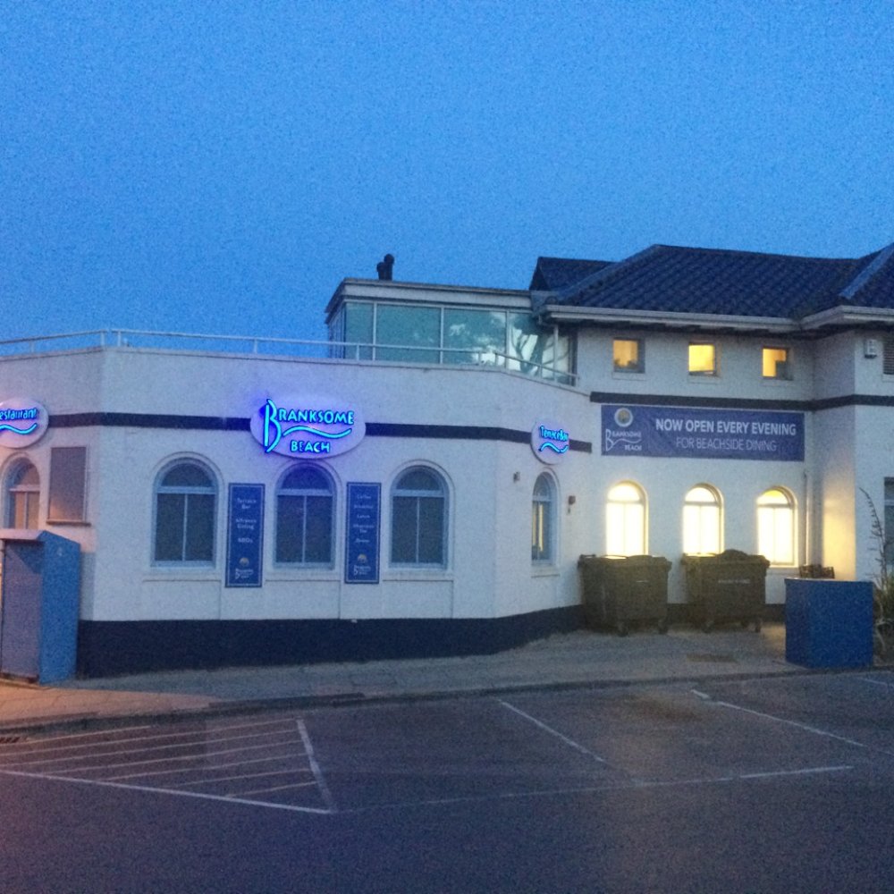 Branksome Beach Restaurant - Restaurant at night - British Near Me - Poole, POL