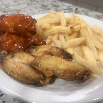 Daquiri Cafe - 6 piece - 3 Lemon Pepper and 3 Buffalo Wings  Fries - Cafes Near Me - Rosharon, Texas
