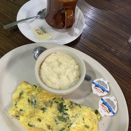 Veggie Omelette w/ grits Veggie Omelette w/ grits