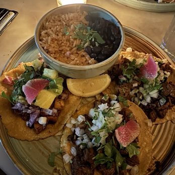 Melrose Umbrella - Taco plate - Cocktail Bars Near Me - Los Angeles, California Melrose Umbrella - Taco plate - Cocktail Bars Near Me - Los Angeles, California