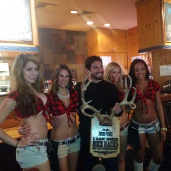 Twin Peaks - Birthday foto - Sports Bars Near Me - Austin, Texas Twin Peaks - Birthday foto - Sports Bars Near Me - Austin, Texas