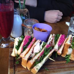 Chicken and bacon sandwich with Apple and beetroot slaw! Chicken and bacon sandwich with Apple and beetroot slaw!