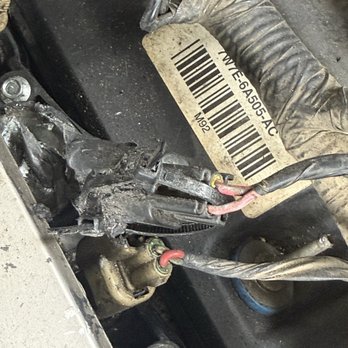 Fast Collision Center - They never even asked me if I wanted to replace these obviously broken parts. - Body Shops Near Me - Oakland, California Fast Collision Center - They never even asked me if I wanted to replace these obviously broken parts. - Body Shops Near Me - Oakland, California