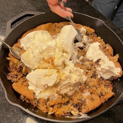 The Quencer’s - The late night dessert! Pizzookie!!