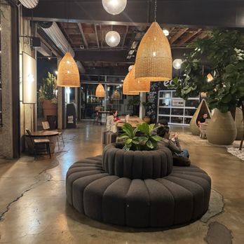 Kuro Artisanal Pizza - Dinning atmosphere - Pizza Near Me - Costa Mesa, California