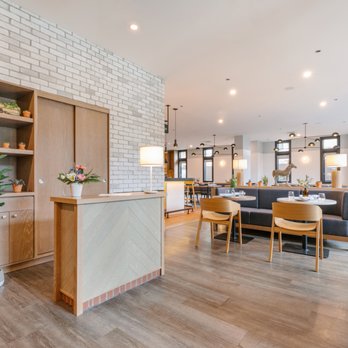 Elk + Avenue Hotel - Hotels Near Me - Banff, Alberta Elk + Avenue Hotel - Hotels Near Me - Banff, Alberta