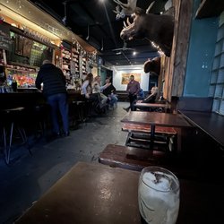 Tom & Jerry's - Inside