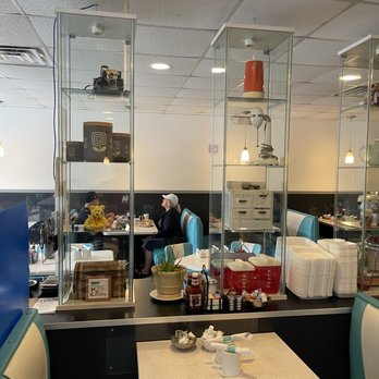 Lola's Diner - Showcase - Diners Near Me - Park Ridge, Illinois