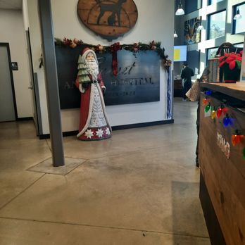 Sunset Animal Hospital - Lobby with Christmas decor - Veterinarians Near Me - Houston, Texas Sunset Animal Hospital - Lobby with Christmas decor - Veterinarians Near Me - Houston, Texas