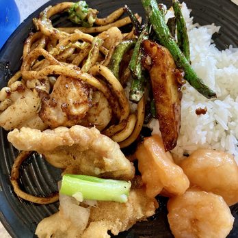 Tasty Noodle House - Black bean seafood chow mein, salt and pepper pork chops, shanghai shrimp, and house string beans.  All good! - Asian Fusion Near Me - Carlsbad, California
