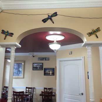 Mark's Restaurant - Cute decor - American Near Me - Enfield, Connecticut