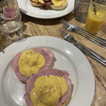 Liz Cafe - Eggs Benedict with ham and one with bacon. Fresh orange juice. - Cafes Near Me - London, XGL Liz Cafe - Eggs Benedict with ham and one with bacon. Fresh orange juice. - Cafes Near Me - London, XGL
