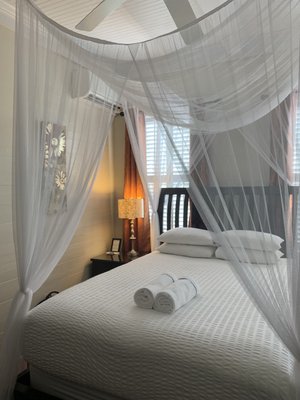 The Guesthouses at Southernmost Beach Resort – Avalon Bed and Breakfast - RECENTLY RESTORED by null