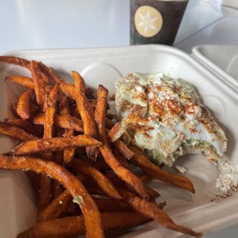 Eggs 'n Things Ko Olina - Avo-corn toast with a dippy egg - American Near Me - Kapolei, Hawaii