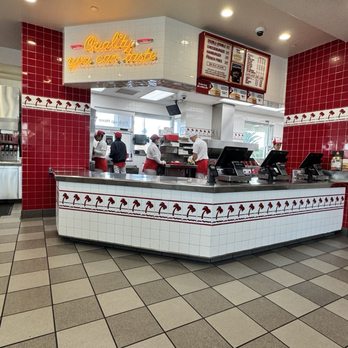 In-N-Out Burger - Counter - Burgers Near Me - San Fernando, California