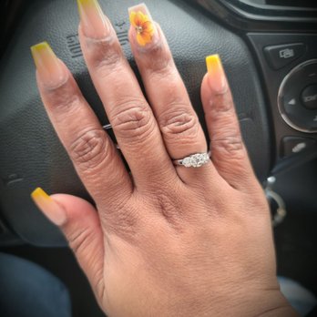 Milanie Nail Bar - MY Sunflower nails - Nail Salons Near Me - Lake Charles, Louisiana