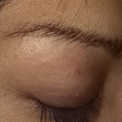 Shapes Brow Bar - I was left with cuts from the thread on my right eye.