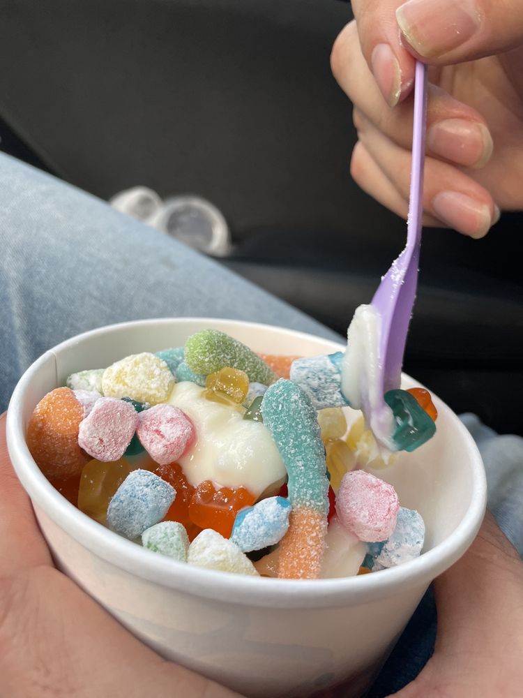 USWIRL FROZEN YOGURT Updated September 2024 179 Photos & 140