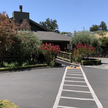 Alexander Valley Vineyards Winery - 8/13/2023: Alexander Valley Vineyard's Wine tasting entrance. - Wineries Near Me - Healdsburg, California Alexander Valley Vineyards Winery - 8/13/2023: Alexander Valley Vineyard's Wine tasting entrance. - Wineries Near Me - Healdsburg, California