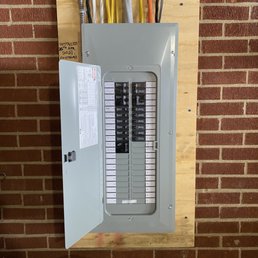 Main Panel Upgraded from 100 Amp to 200 Amp..Very Clean work and looks great