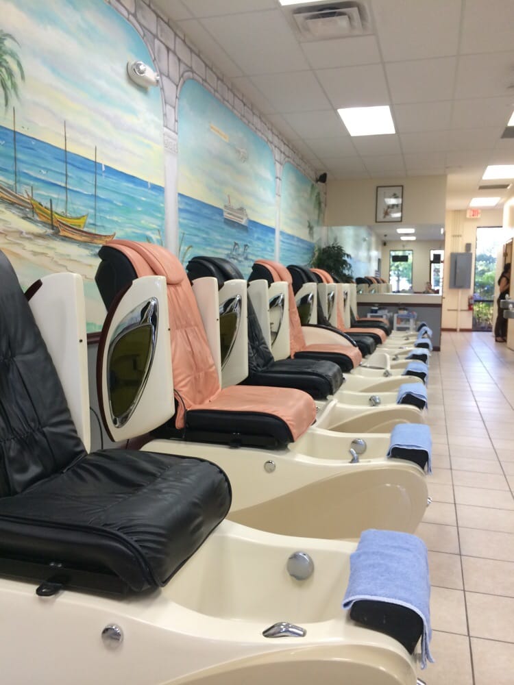 HOLLYWOOD NAILS AND SPA Updated October 2024 13 Photos & 20 Reviews