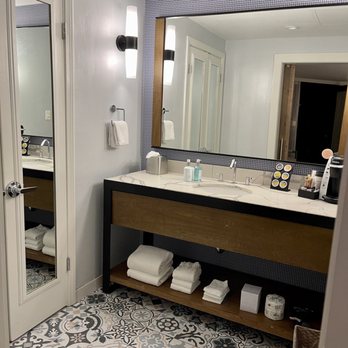 Paradise Point - The bathroom has a huge walk-in closet - Resorts Near Me - San Diego, California