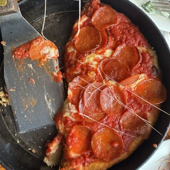 Pizzeria Uno - Pizza Near Me - Chicago, Illinois