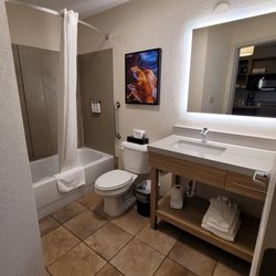 Candlewood Suites Elgin NW-Chicago - Bathroom
