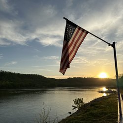 Drew’s On The River
