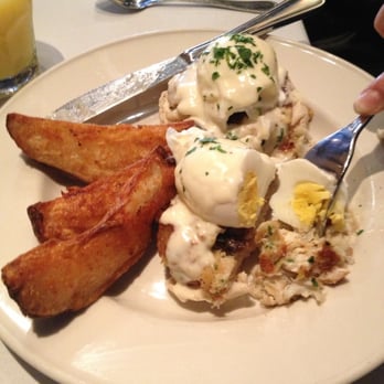 Old Ebbitt Grill - Crab cake benedict: over cooked yolk, cold gummy crab cakes and particle board English muffin underneath...bummer - Bars Near Me - Washington, DC, District of Columbia