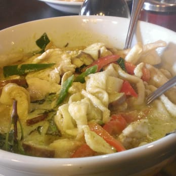 Thai Dee - Chicken w/ green curry and crunchy noodles, 2 delicious crunchy spring rolls on the side - Thai Near Me - San Antonio, Texas Thai Dee - Chicken w/ green curry and crunchy noodles, 2 delicious crunchy spring rolls on the side - Thai Near Me - San Antonio, Texas
