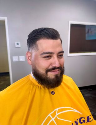 Men's Haircuts - At Modern Edge Barbers, we offer precision cuts, clean fades, and expert beard grooming in a
stylish, upscale setting. We combine classic techniques with modern trends to deliver sharp,
personalized looks that keep you feeling confident and fresh.