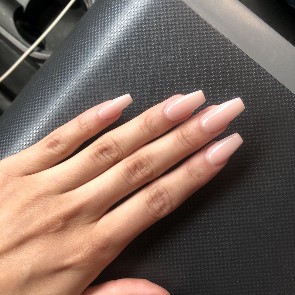 By Amy/Emmy, amazing job. Full set powder nails