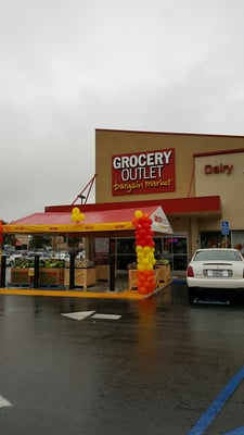 Grocery Outlet by null