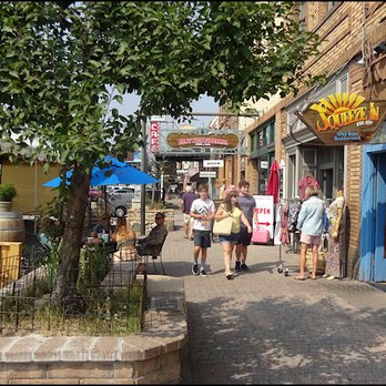 Squeeze In - Squeeze In is located on Donner Pass Road, and as the road passes through downtown Truckee, it becomes the main street. - Breakfast & Brunch Near Me - Truckee, California Squeeze In - Squeeze In is located on Donner Pass Road, and as the road passes through downtown Truckee, it becomes the main street. - Breakfast & Brunch Near Me - Truckee, California