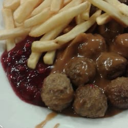 IKEA Restauracja - Standardowy obiadek. 10,99zl za wielki zestaw klopsików ;)