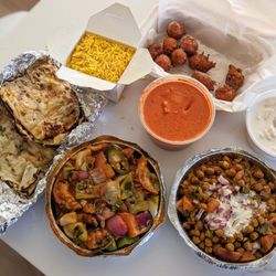 Yak & Yeti Restaurant and Bar - Westminster - Sweet Potato Masala, Banana Pakora, Chicken Chili Momo, Samosa Chaat, Shikarni | Instagram: @telephonesmoothie