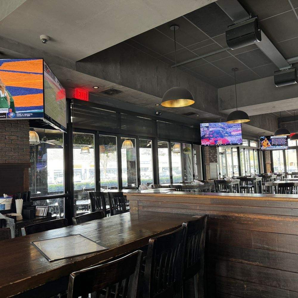 Tavern in the Square - Bar area - Sports Bars Near Me - Burlington, Massachusetts Tavern in the Square - Bar area - Sports Bars Near Me - Burlington, Massachusetts