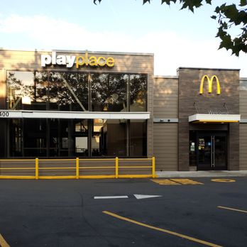 McDonald's - Exterior and entrance - Fast Food Near Me - Seattle, Washington
