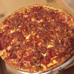 King Pizza - Large barbecue chicken pizza with bacon